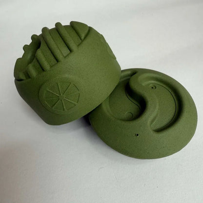 Hondenspeelgoed Snuffel & Snack Bal 9,7×9,8 cm – Natuurlijk Rubber Olijfgroen